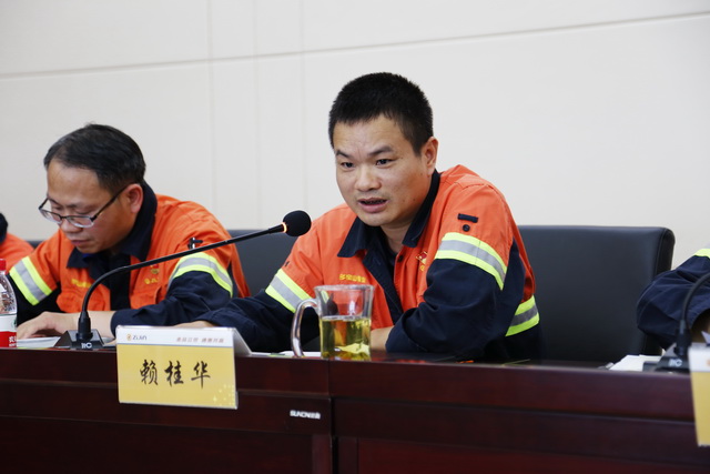 多寶山銅業(yè)召開半年工作會 賴桂華強(qiáng)調(diào)愛國、愛企、愛自己 企業(yè)與員工同進(jìn)步3-640.jpg