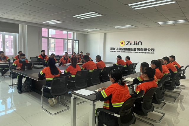 多寶山銅業(yè)順利通過“四標(biāo)一體”管理體系認證審核圖1[1].jpg